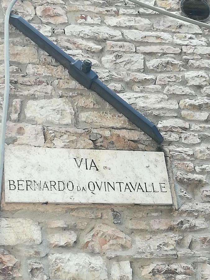 Canto XI Assisi Exteriör bild