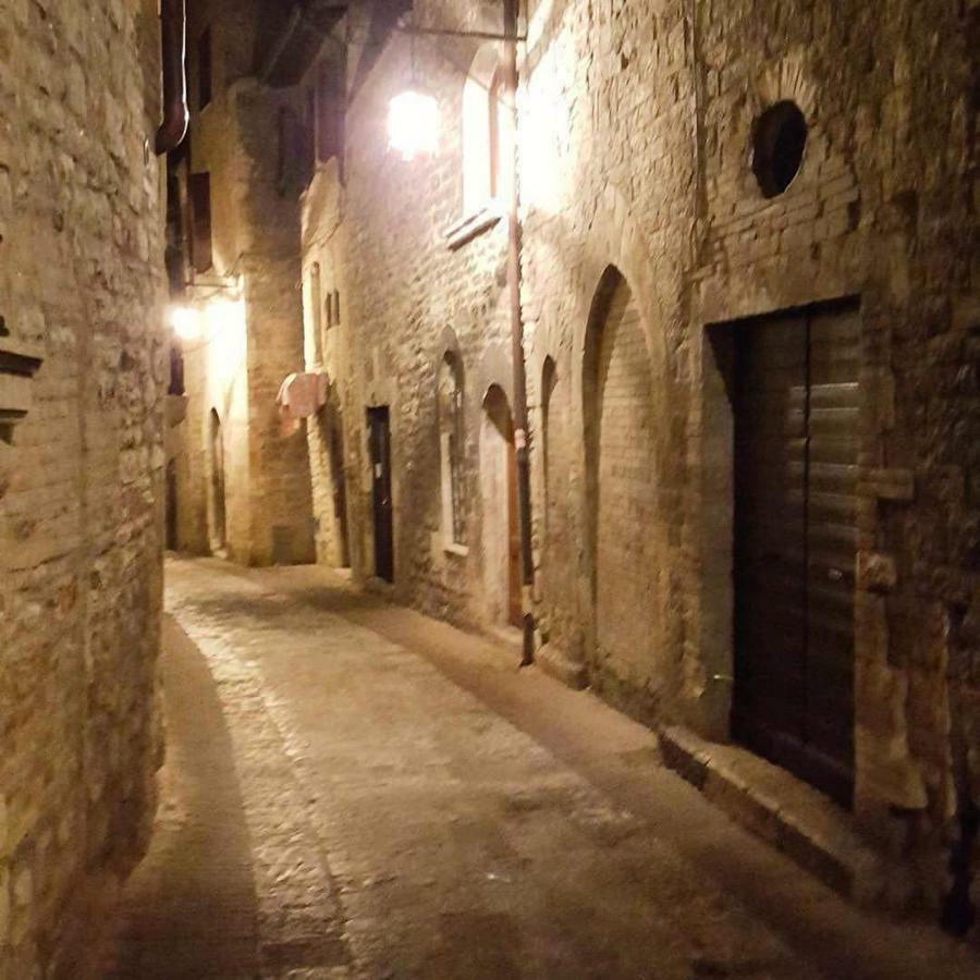 Canto XI Assisi Exteriör bild