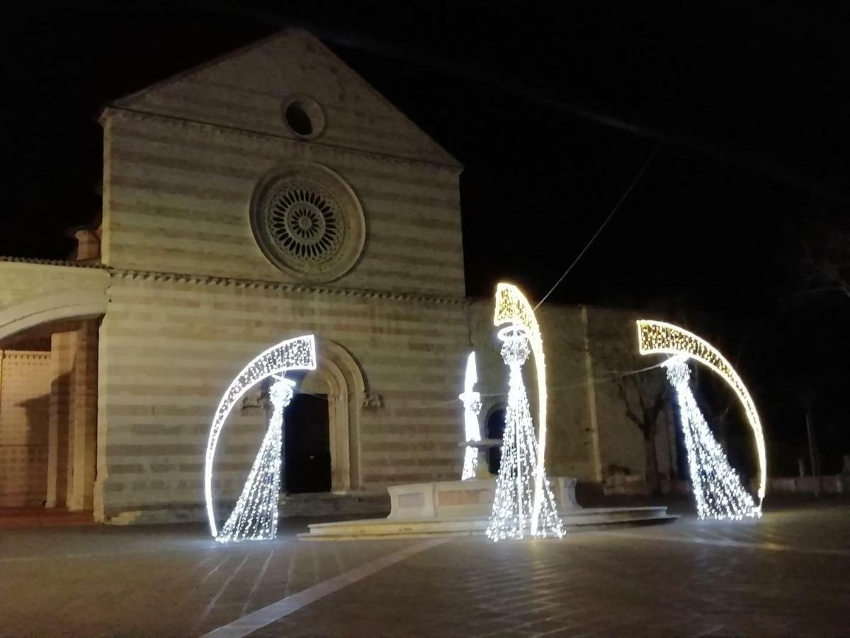 Canto XI Assisi Exteriör bild